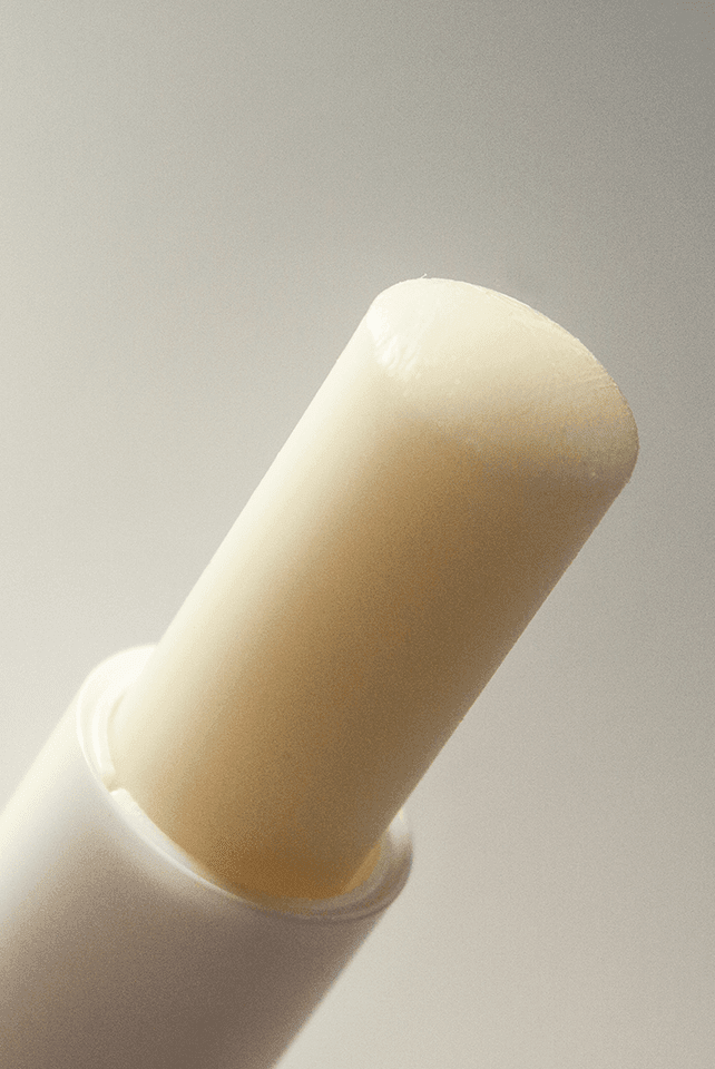 Particolare del balsamo labbra al CBD Enecta 